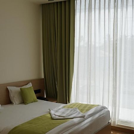 Dn Hotel Kochi Buitenkant foto
