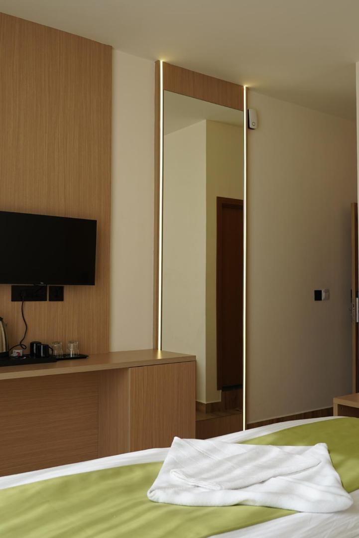 Dn Hotel Kochi Buitenkant foto