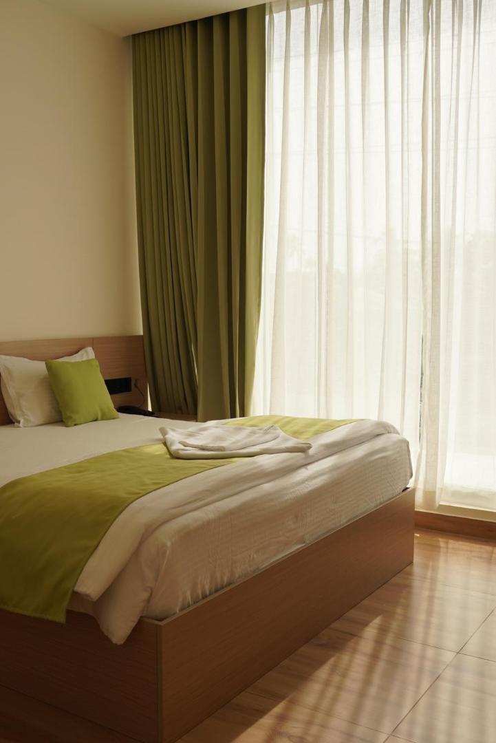 Dn Hotel Kochi Buitenkant foto